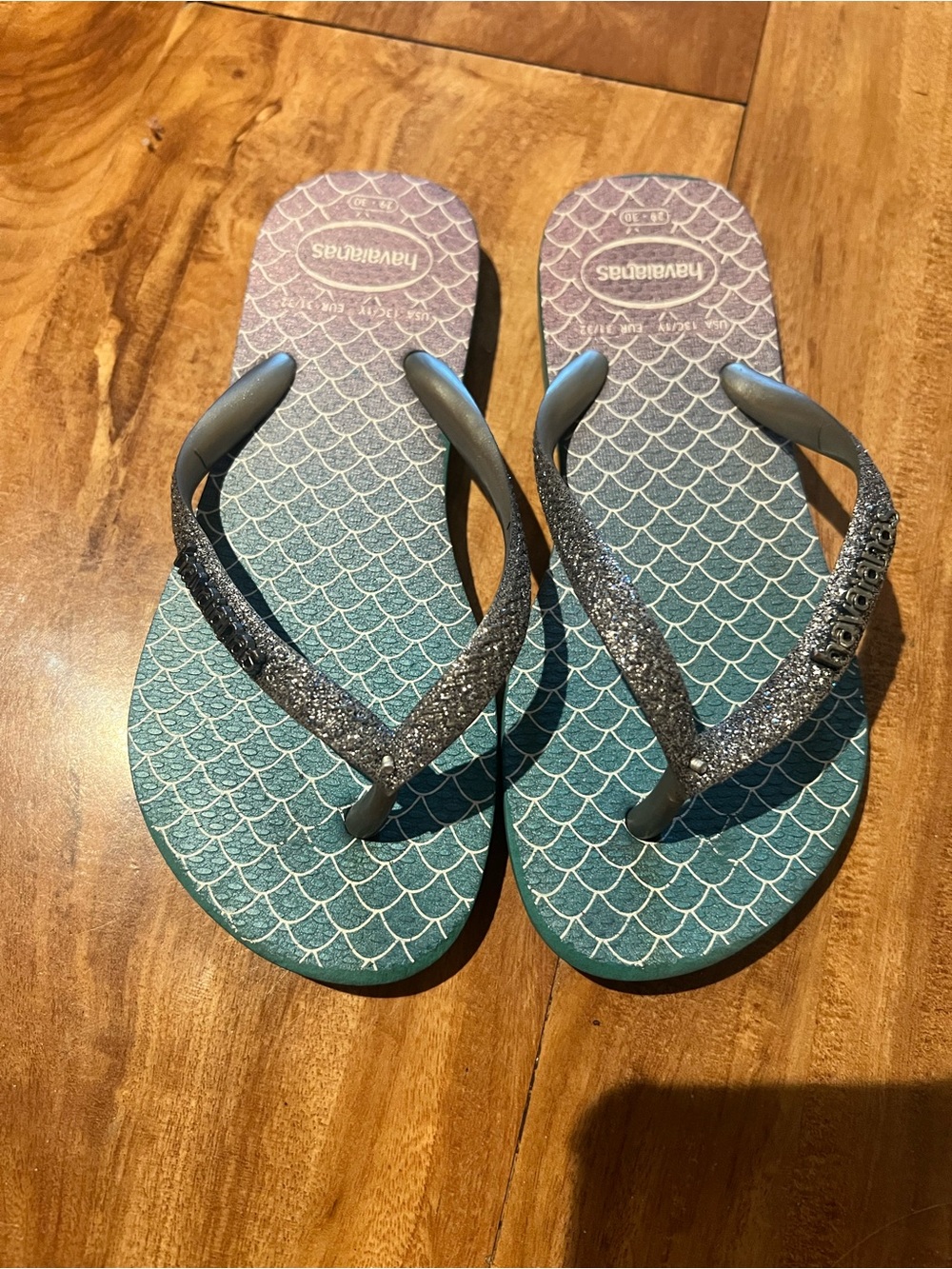 Havaianas Glitter Strap Flip Flops - Teal to Purple Ombre Scale Print